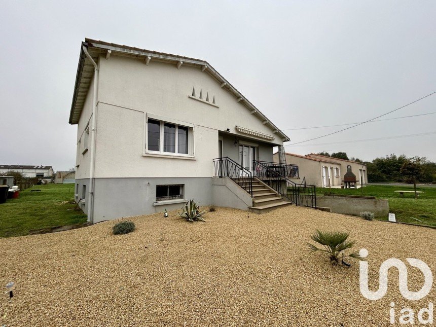 Maison 5 pièces de 82 m² à Saint-Varent (79330)