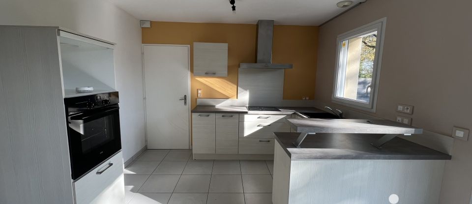 House 4 rooms of 90 m² in Nieul-le-Dolent (85430)