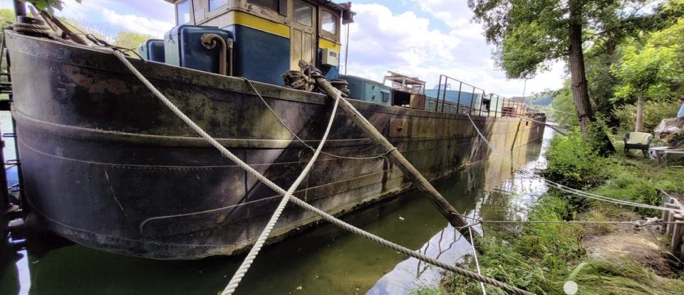 Péniche 4 pièces de 160 m² à Saint-Fargeau-Ponthierry (77310)