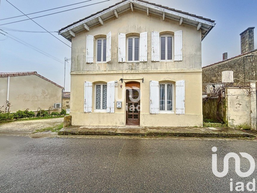 Village house 3 rooms of 79 m² in Saint-Estèphe (33180)