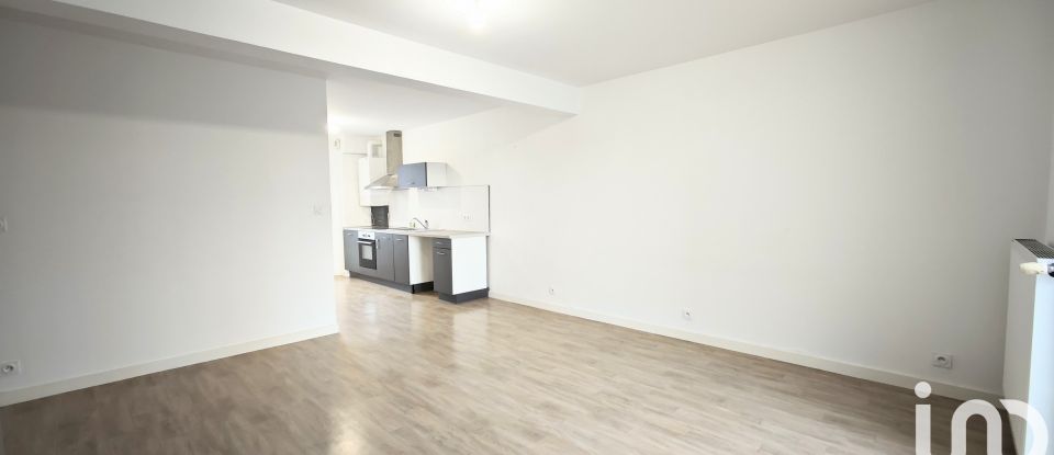 Apartment 3 rooms of 73 m² in Buxerolles (86180)