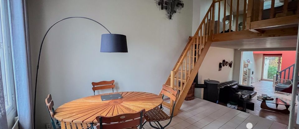 House 5 rooms of 107 m² in Houilles (78800)