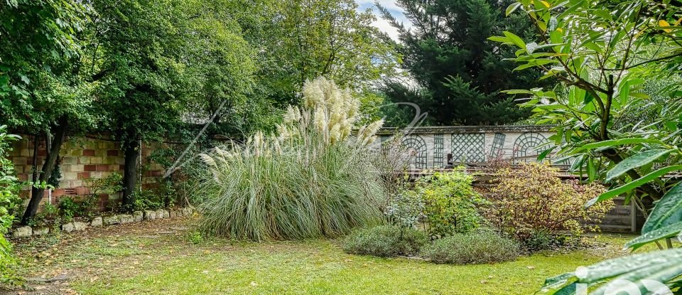 Maison traditionnelle 10 pièces de 227 m² à Chatou (78400)