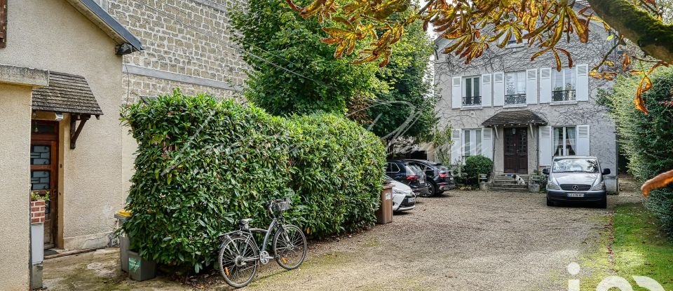 Maison traditionnelle 10 pièces de 227 m² à Chatou (78400)