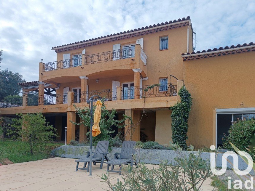 Maison traditionnelle 7 pièces de 240 m² à Montfort-sur-Argens (83570)