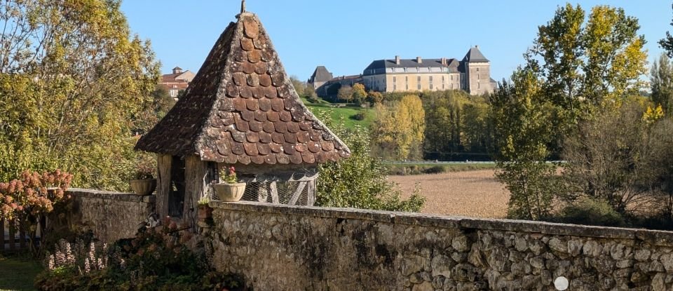 Manoir 8 pièces de 312 m² à Chalais (16210)