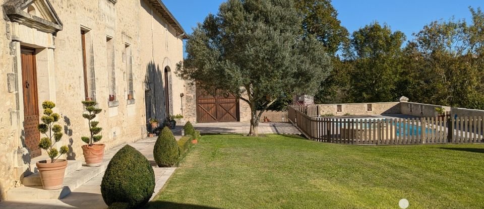 Manor 8 rooms of 312 m² in Chalais (16210)