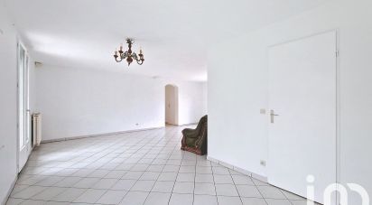 Maison 9 pièces de 224 m² à Mandres-les-Roses (94520)