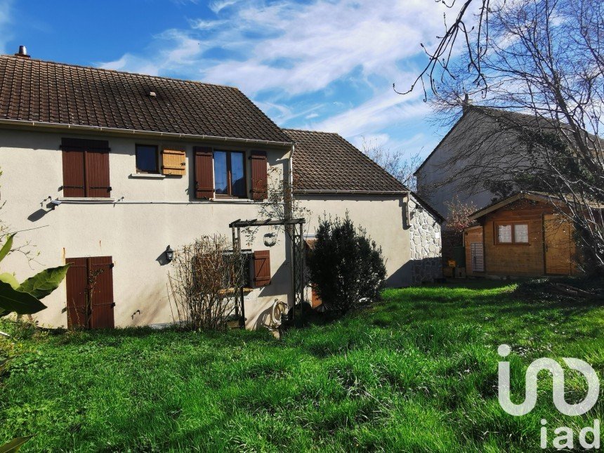 House 8 rooms of 130 m² in Soignolles-en-Brie (77111)