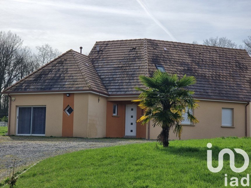 Maison traditionnelle 6 pièces de 146 m² à Marçon (72340)