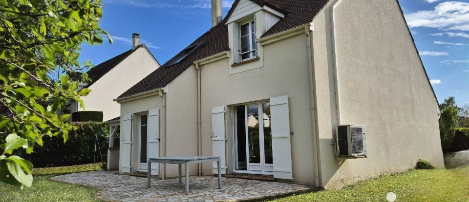 Traditional house 7 rooms of 145 m² in Ormoy (91540)