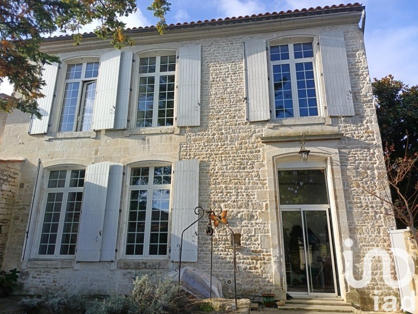 Maison 5 pièces de 210 m² à Coulon (79510)