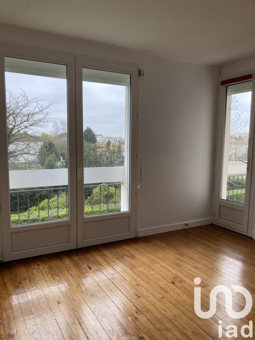 Apartment 4 rooms of 67 m² in Rochefort (17300)