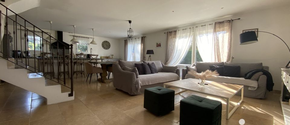 House 5 rooms of 143 m² in L'Isle-sur-la-Sorgue (84800)