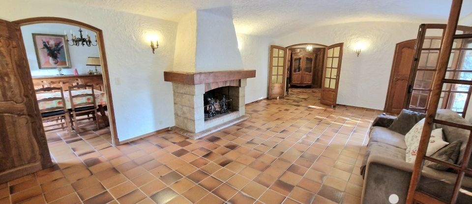 Traditional house 5 rooms of 253 m² in Peymeinade (06530)