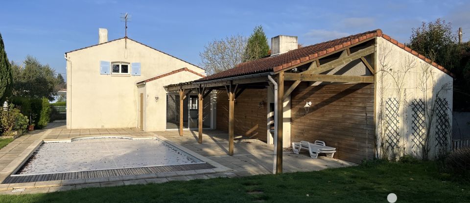 Demeure 9 pièces de 245 m² à Sèvremont (85700)