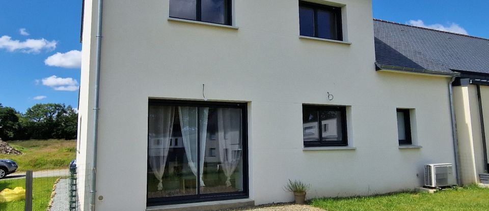 Maison 5 pièces de 108 m² à Saint-Aubin-du-Cormier (35140)