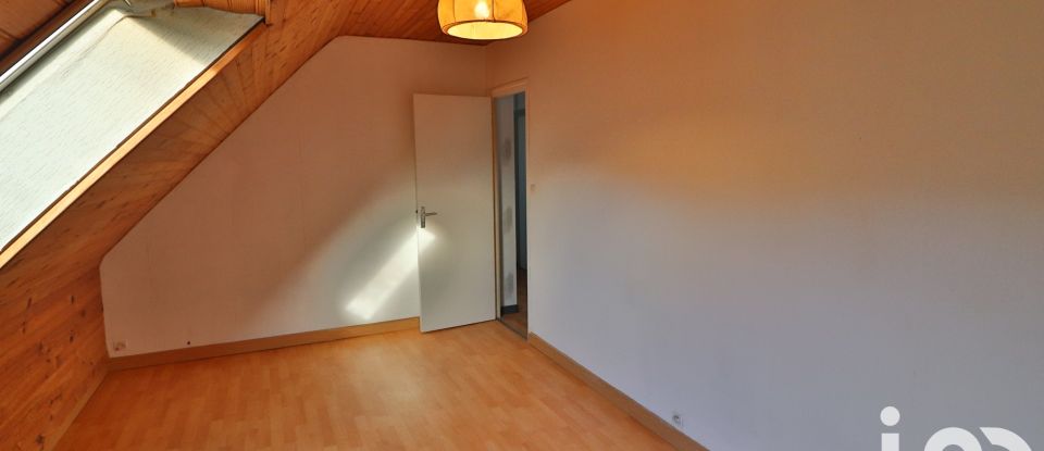 Maison 5 pièces de 114 m² à Locquénolé (29670)