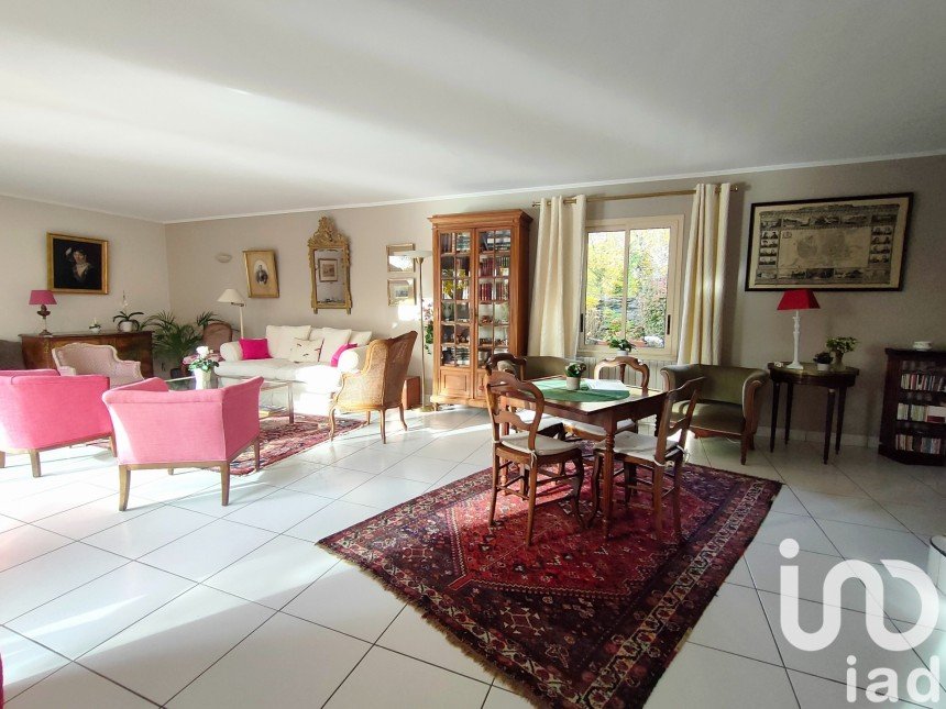 House 7 rooms of 178 m² in Angers (49000)