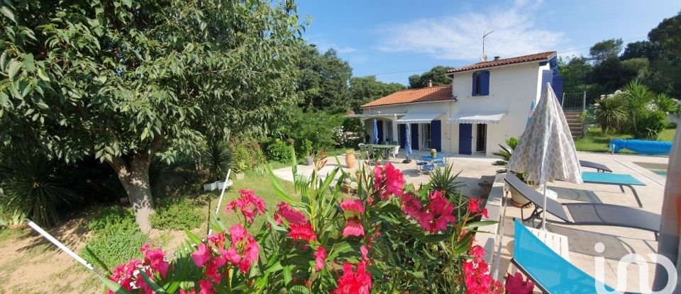 Maison traditionnelle 8 pièces de 175 m² à Nîmes (30000)