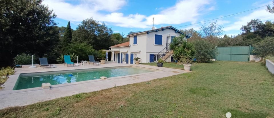 Maison traditionnelle 8 pièces de 175 m² à Nîmes (30000)