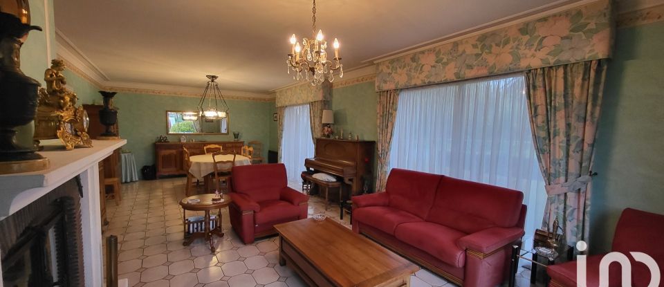 Traditional house 7 rooms of 187 m² in Isbergues (62330)