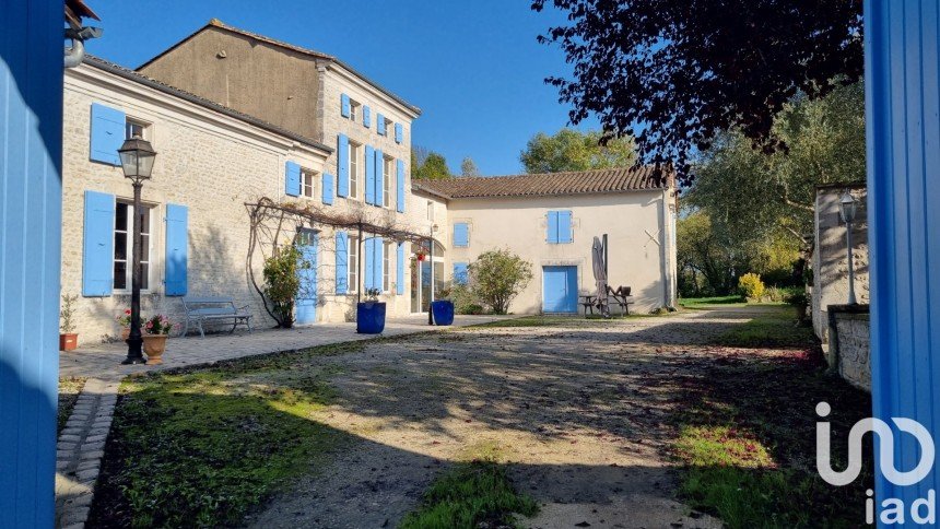 House 10 rooms of 247 m² in Rouillac (16170)