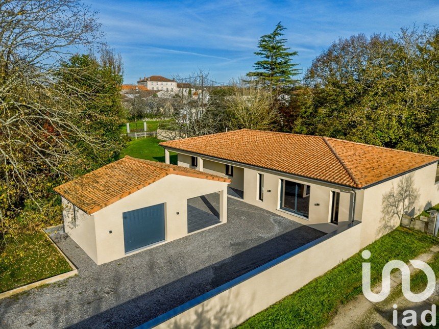 Pavillon 4 pièces de 143 m² à Mornac (16600)