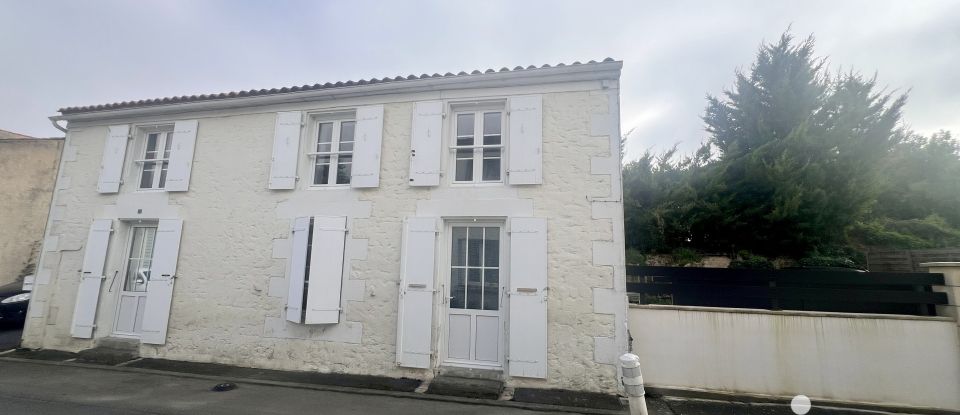 Maison 5 pièces de 130 m² à SAINT-PIERRE-LA-NOUE (17700)