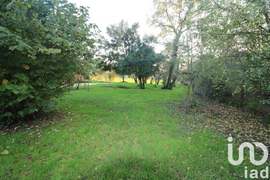 Terrain de 2 928 m² à Saint-Cyr-en-Talmondais (85540)