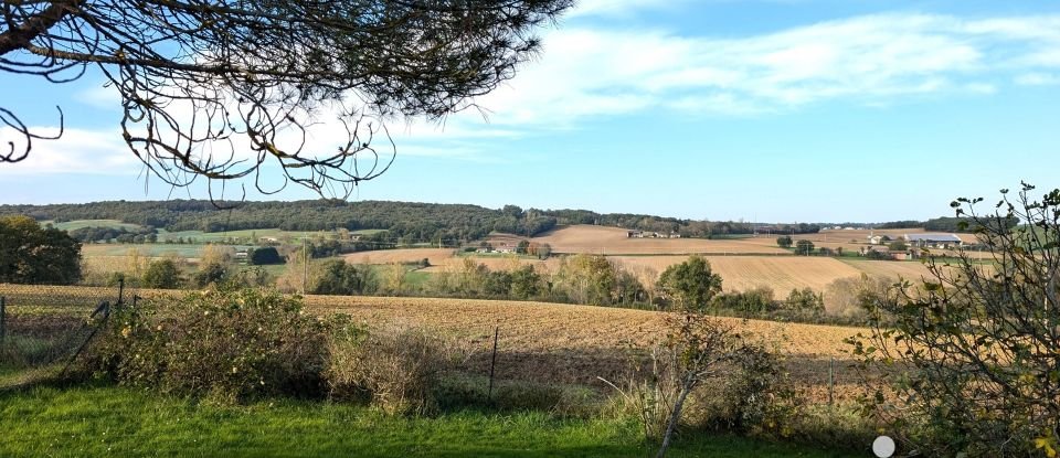 Traditional house 4 rooms of 111 m² in Bonrepos-sur-Aussonnelle (31470)