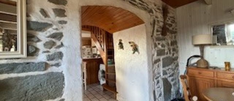 Traditional house 5 rooms of 100 m² in Tréogat (29720)