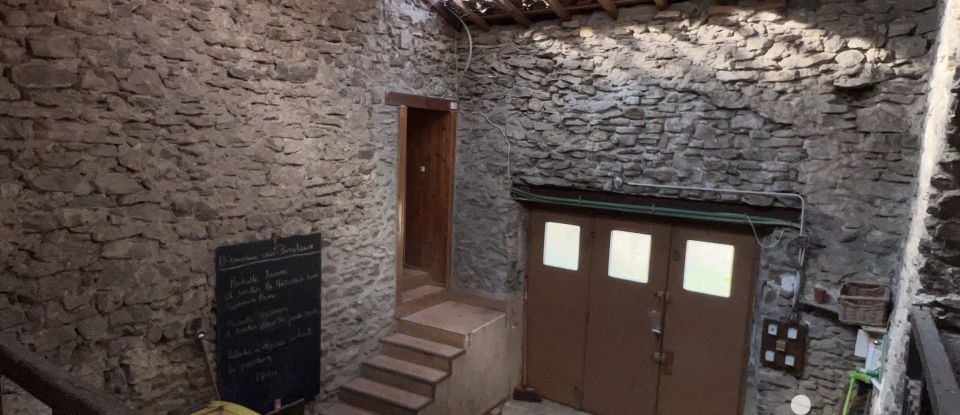 House 12 rooms of 230 m² in Saint-Sernin (07200)