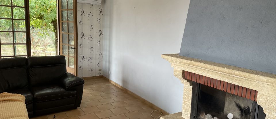 Traditional house 5 rooms of 108 m² in Saint-Martin-de-Coux (17360)