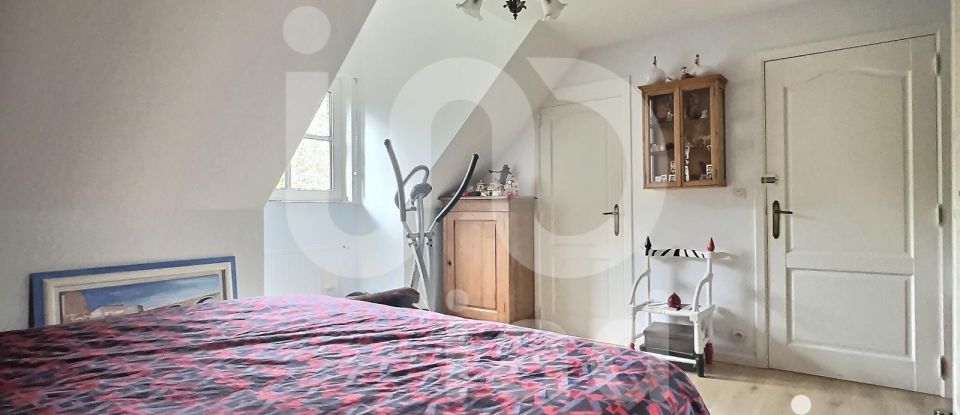 Maison 7 pièces de 199 m² à Roncq (59223)