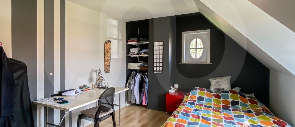 Maison 7 pièces de 199 m² à Roncq (59223)