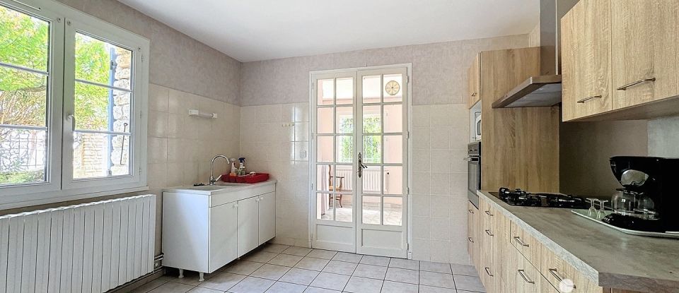 Traditional house 8 rooms of 178 m² in L'Isle-sur-la-Sorgue (84800)