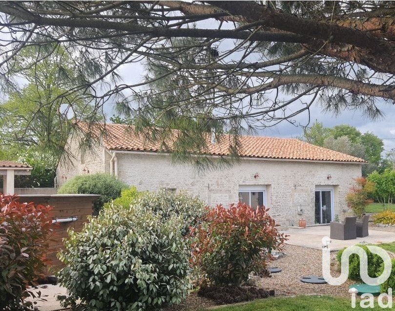 Longere 6 rooms of 180 m² in Augé (79400)