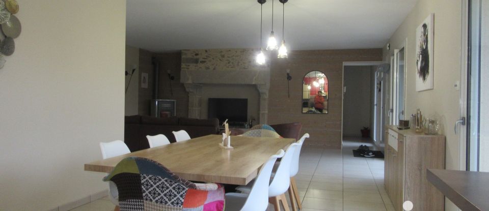 Maison de village 7 pièces de 205 m² à Bressuire (79300)