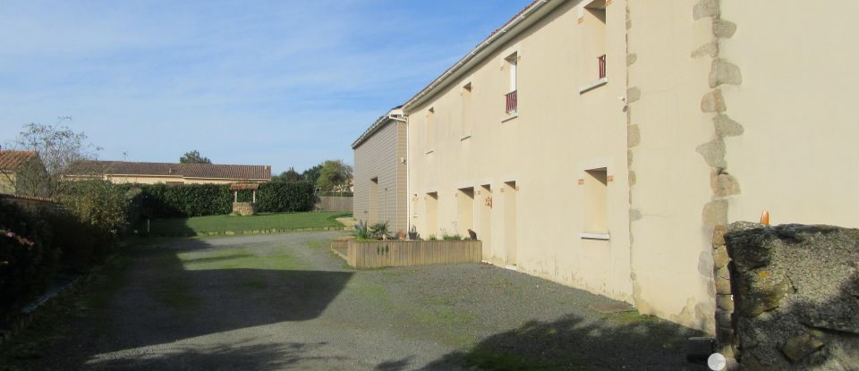 Maison de village 7 pièces de 205 m² à Bressuire (79300)