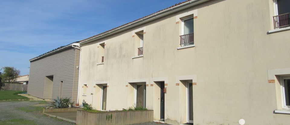 Maison de village 7 pièces de 205 m² à Bressuire (79300)