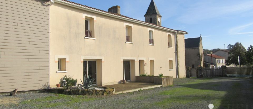 Maison de village 7 pièces de 205 m² à Bressuire (79300)