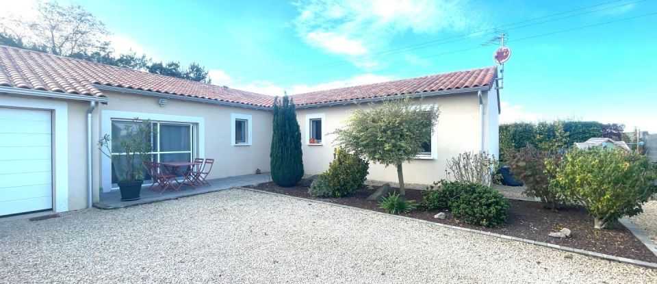 House 5 rooms of 121 m² in Neuville-de-Poitou (86170)