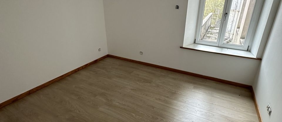 Maison 10 pièces de 400 m² à Darney (88260)