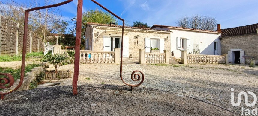 House 4 rooms of 94 m² in Loiré-sur-Nie (17470)