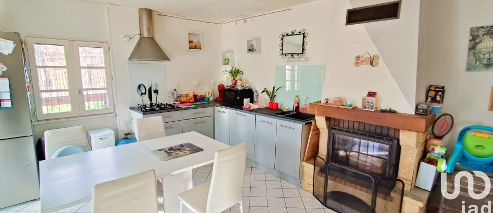 House 4 rooms of 94 m² in Loiré-sur-Nie (17470)