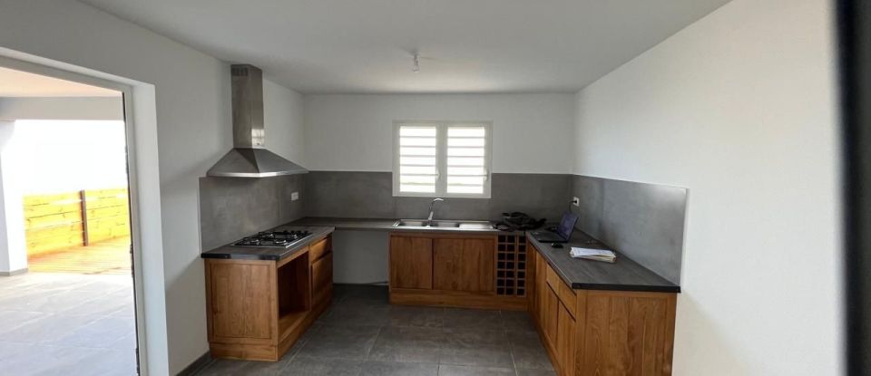 Maison 5 pièces de 112 m² à SAINT-GILLES-LES-HAUTS (97435)