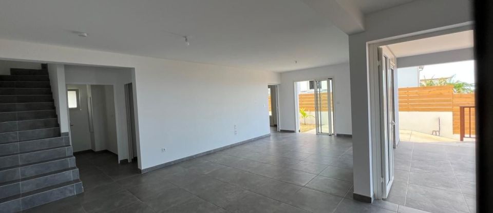 Maison 5 pièces de 112 m² à SAINT-GILLES-LES-HAUTS (97435)