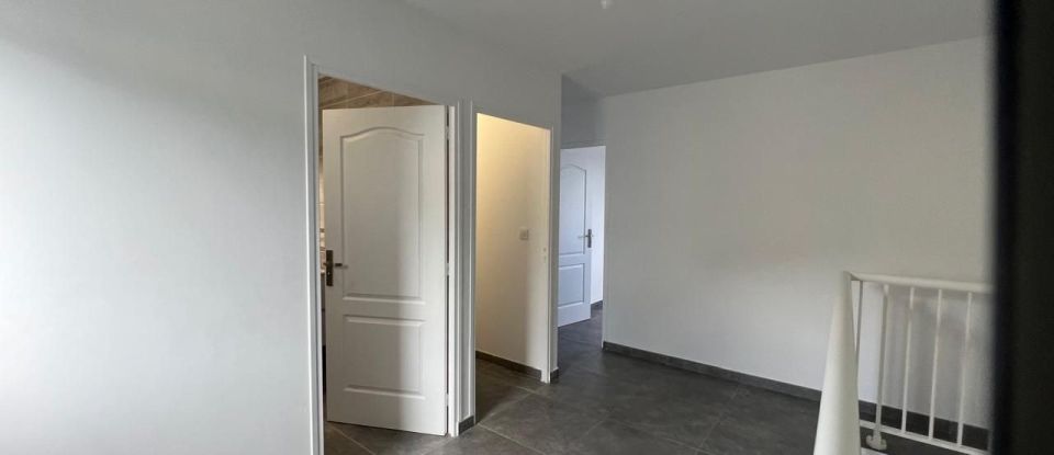 Maison 5 pièces de 112 m² à SAINT-GILLES-LES-HAUTS (97435)