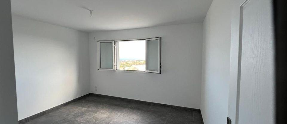 Maison 5 pièces de 112 m² à SAINT-GILLES-LES-HAUTS (97435)